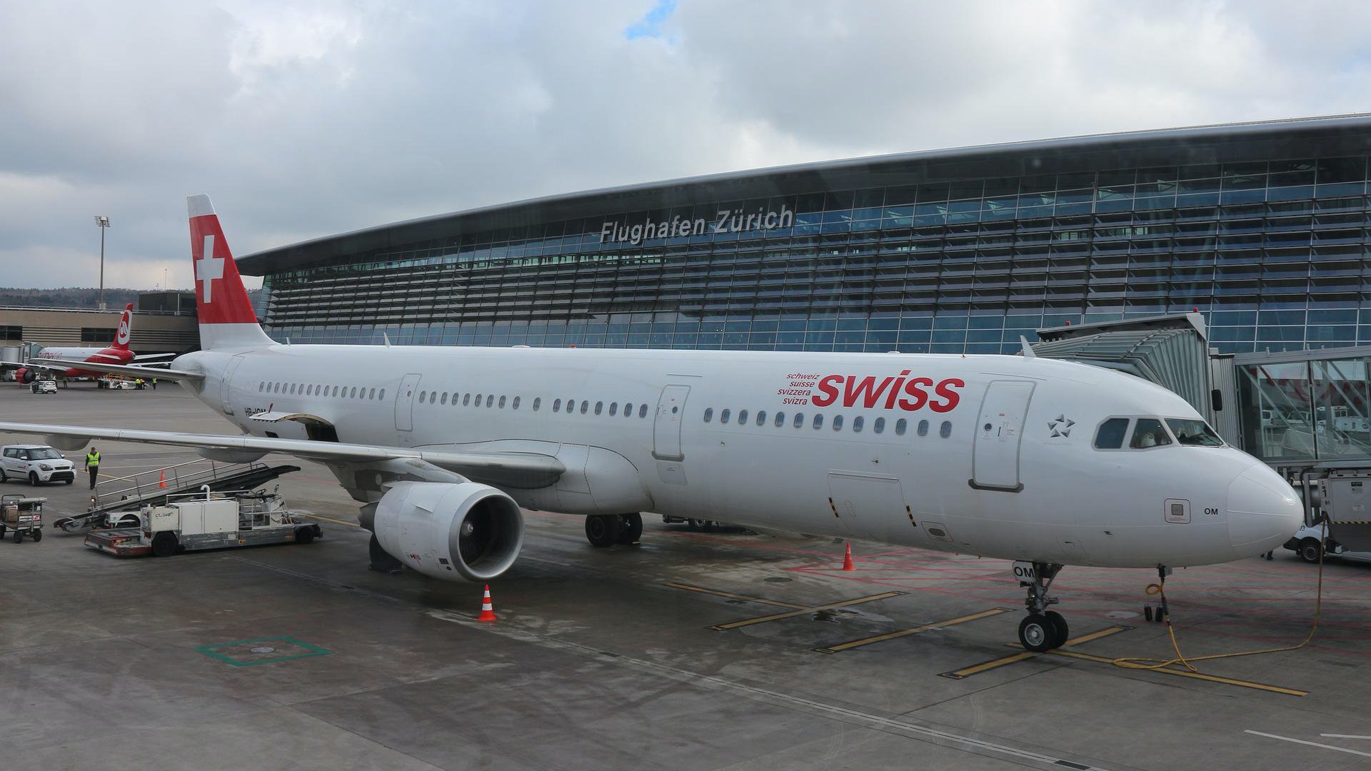 Egy Swiss repülőgép a zürichi repülőtéren