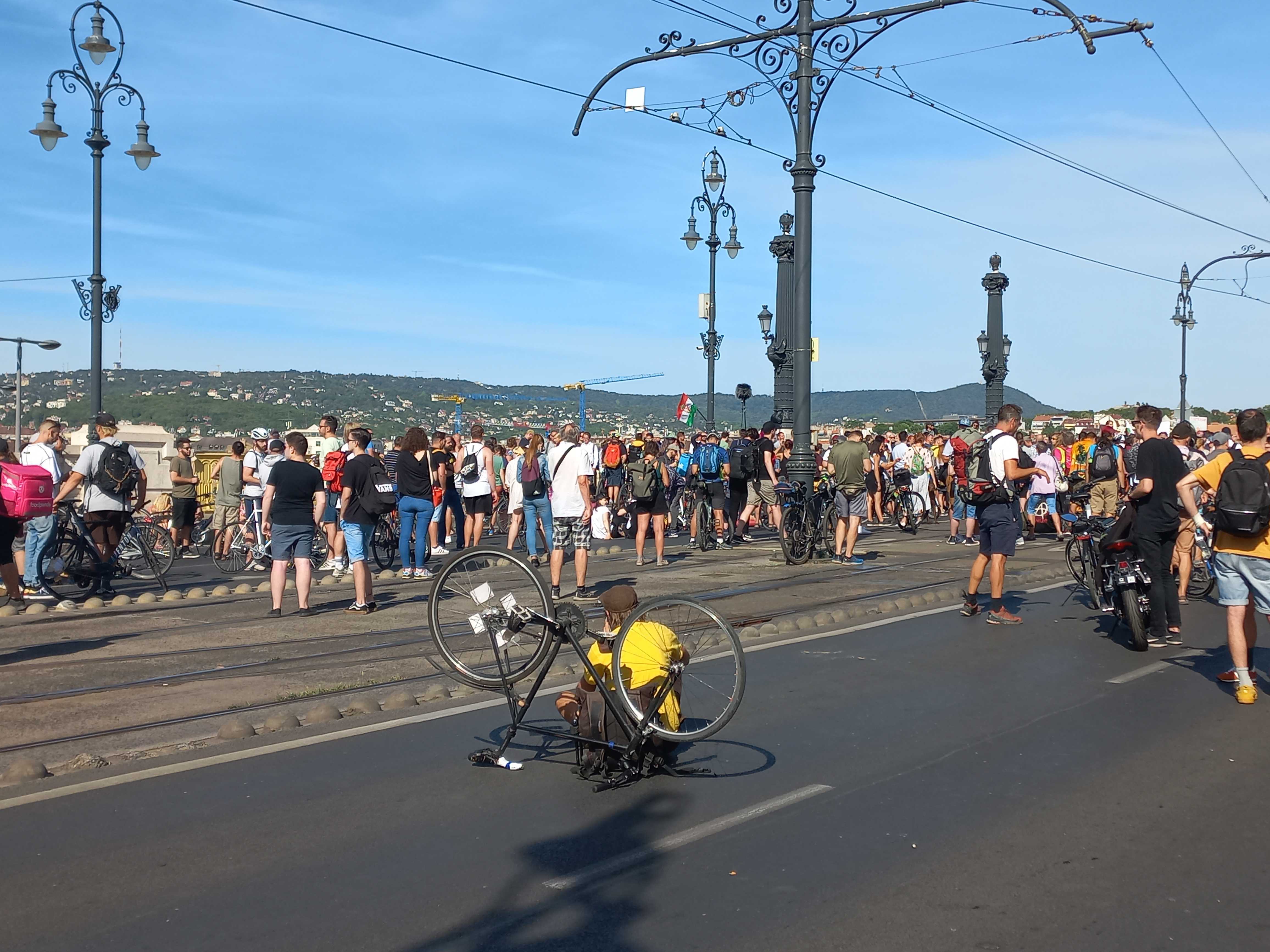Tüntetés a Margit hídon