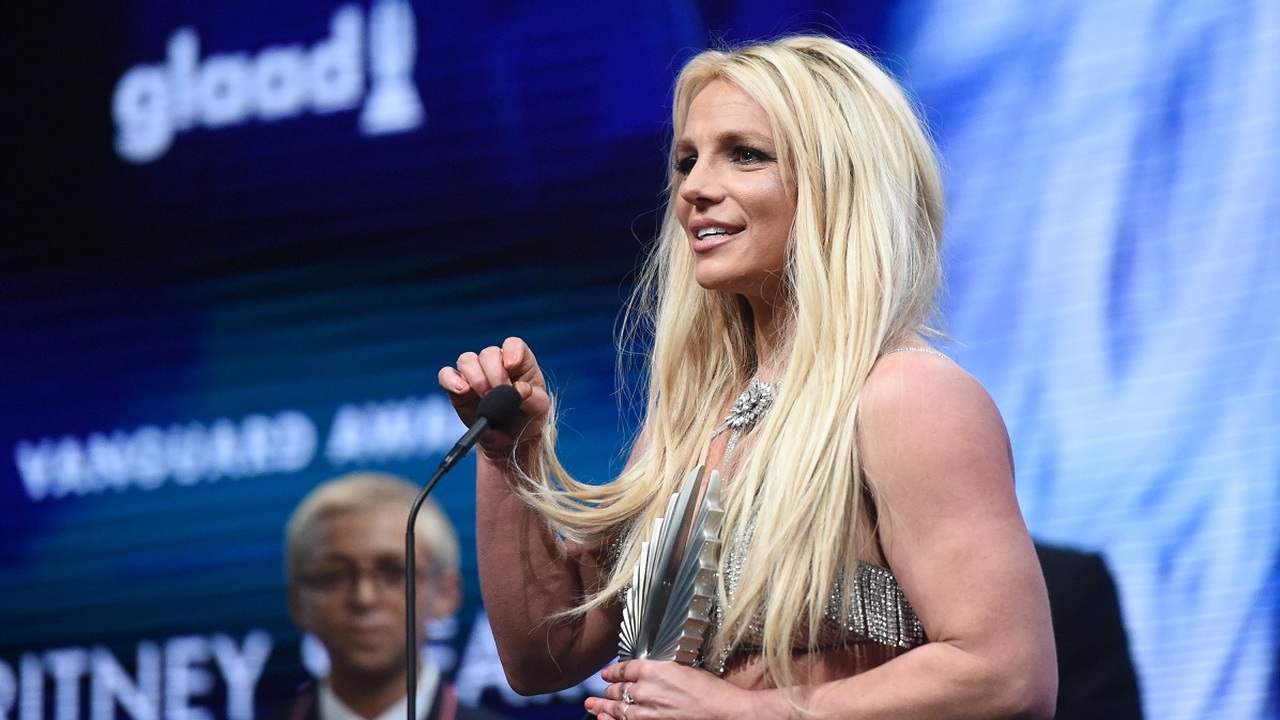 Britney nyilvánosan énekel