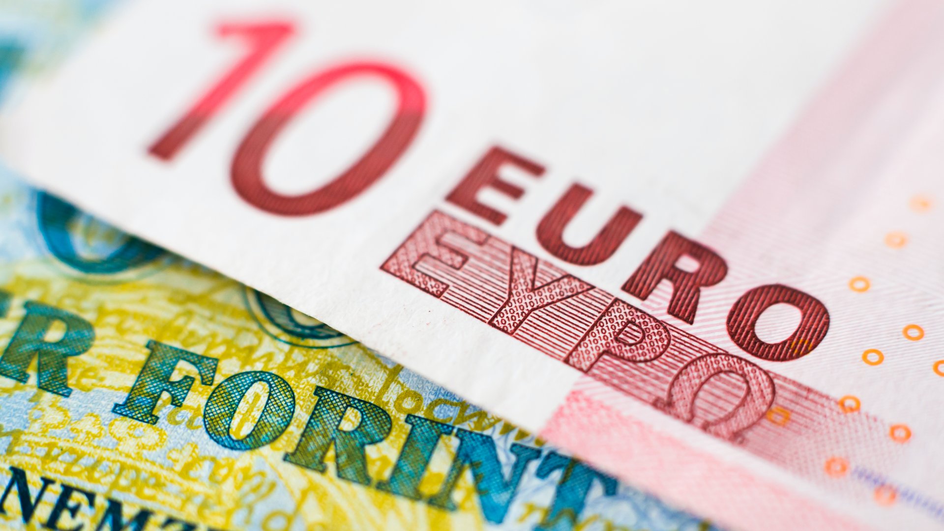 Forint és euró bankjegyek
