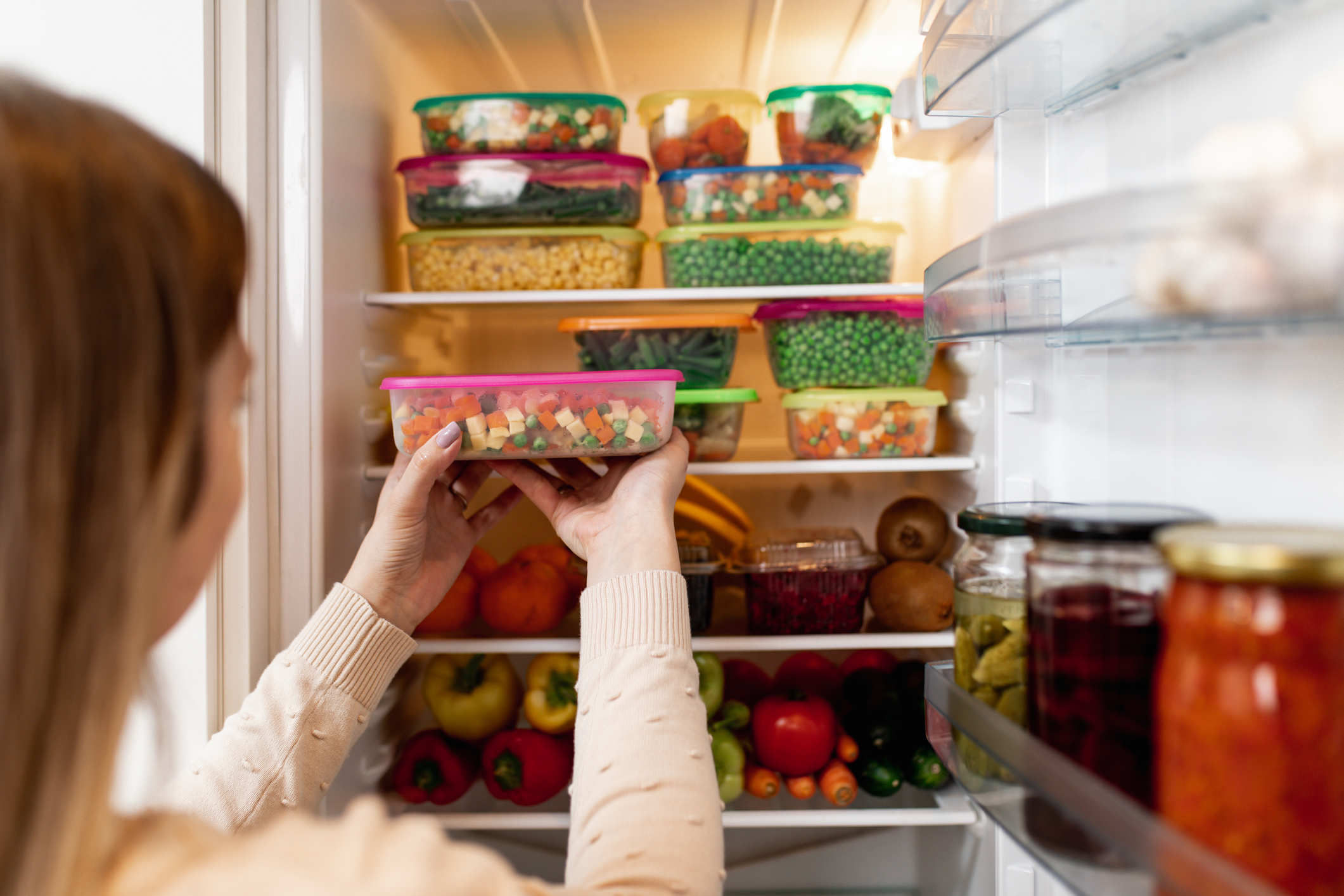 Élelmiszerek tárolása a kamra helyett a hűtőben