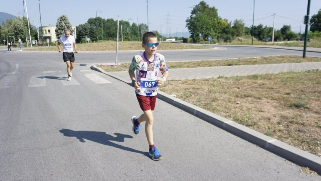 10 évesen, 36 fokban lefutotta a szarajevói maratont egy magyar fiú