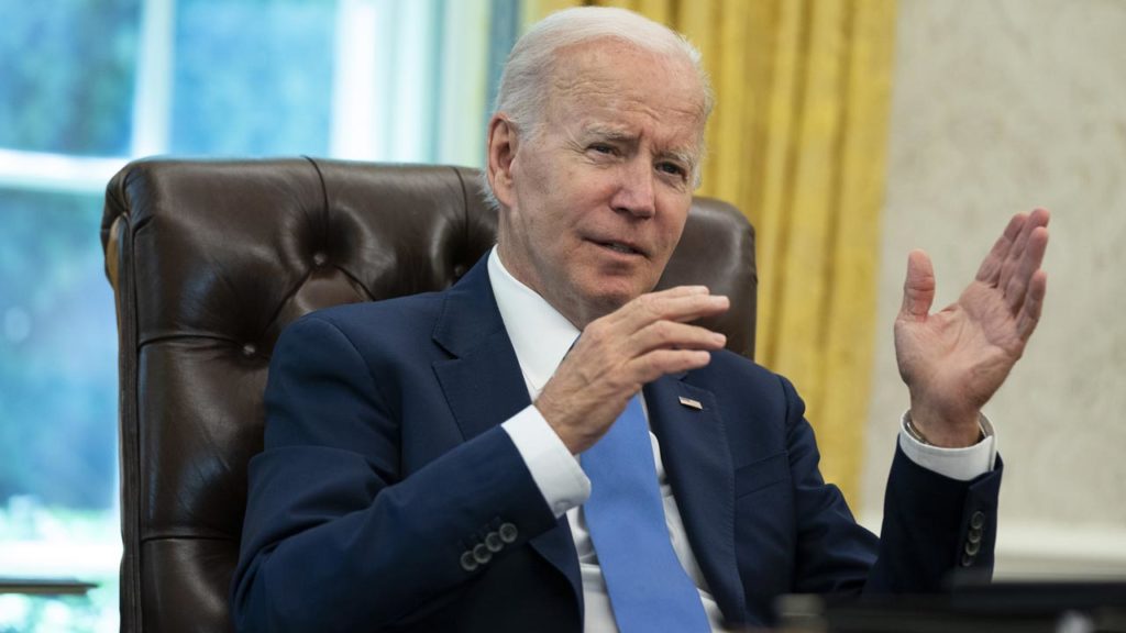 Nagyot bakizott Joe Biden – videó