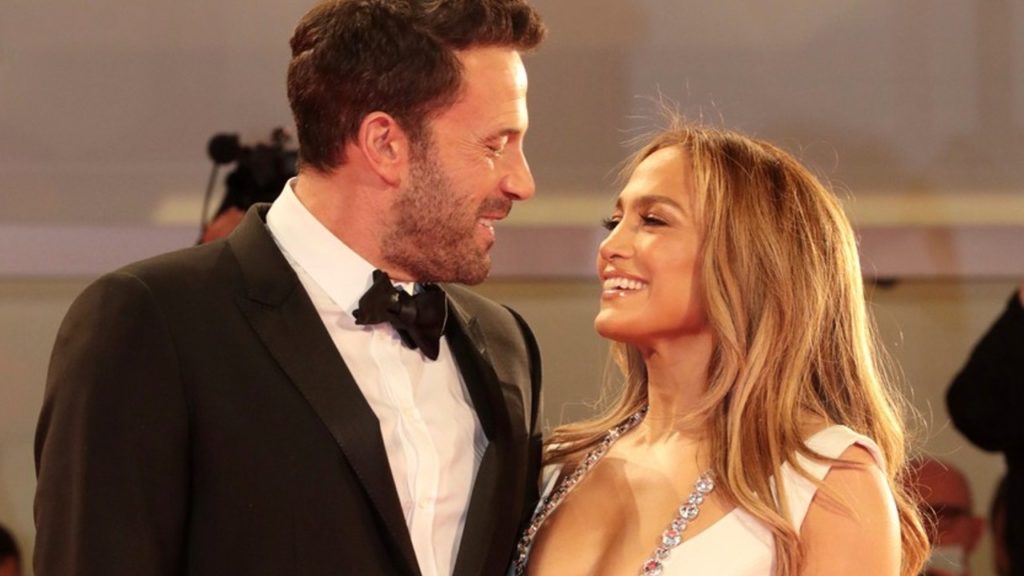 Suttyomban összeházasodott Jennifer Lopez és Ben Affleck Vegasban- Itt az első fotók