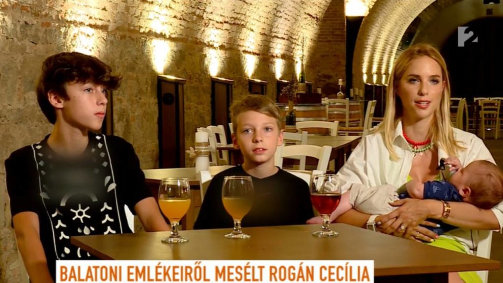 Gyermekeivel közösen adott interjút Rogán-Gaál Cecília, aki először mutatta meg 3 hónapos kisfiát a kameráknak