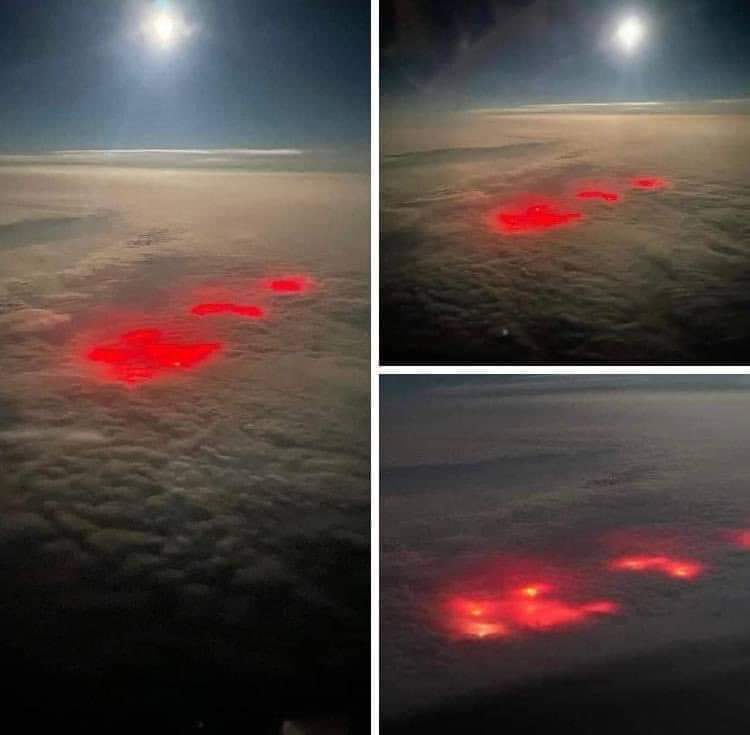 Vörös fény a felhők között