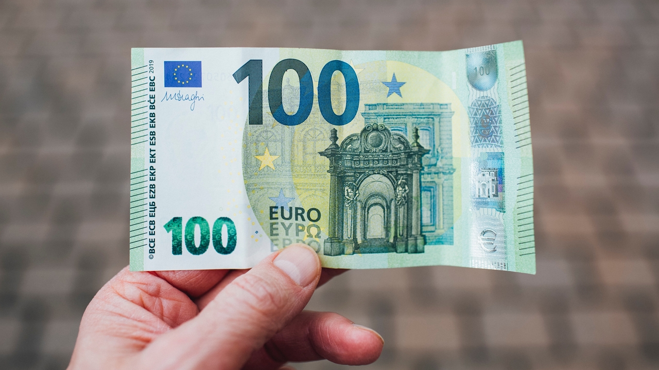 100 euró