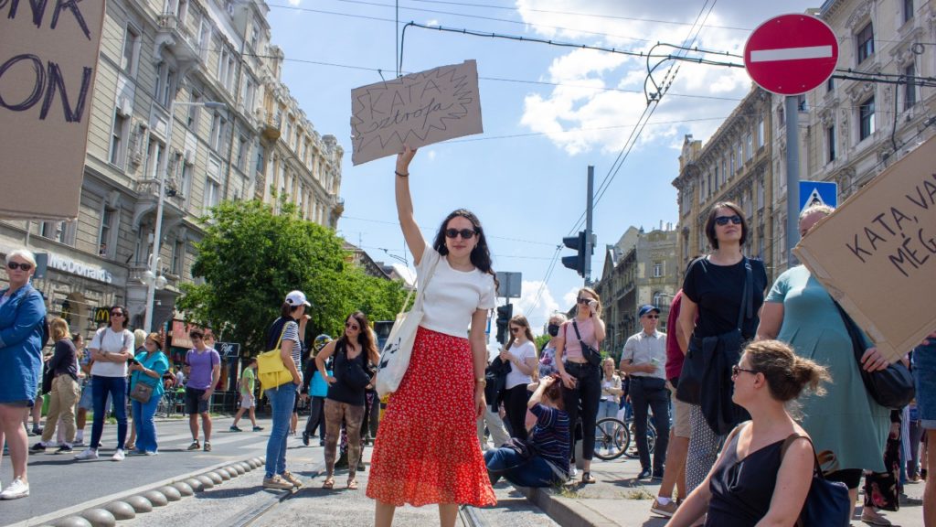 Kicsit nehéz, amikor az embert a saját országa próbálja kigáncsolni – Rengeteg katás kétségbeesett