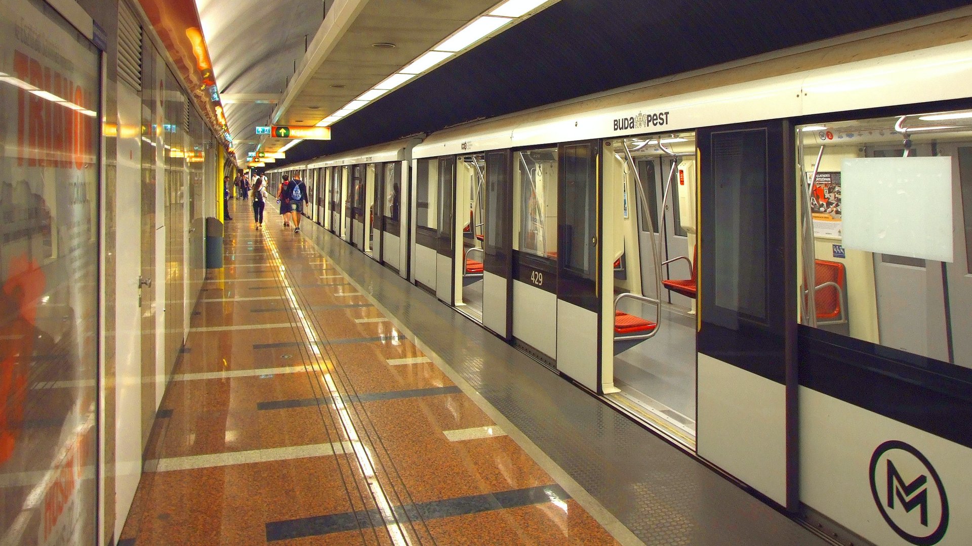 A Budapesti Közlekedési Központ (BKK) 2-es metró vonalán közlekedõ egyik Alstom szerelvény megérkezett a Déli pályaudvari végállomására