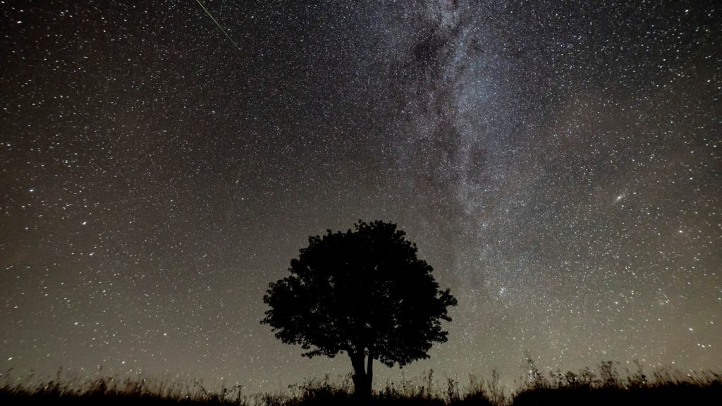 Meteor az égbolton Nógrádmegyer közeléből fotózva 2021. augusztus 12-én éjjel.