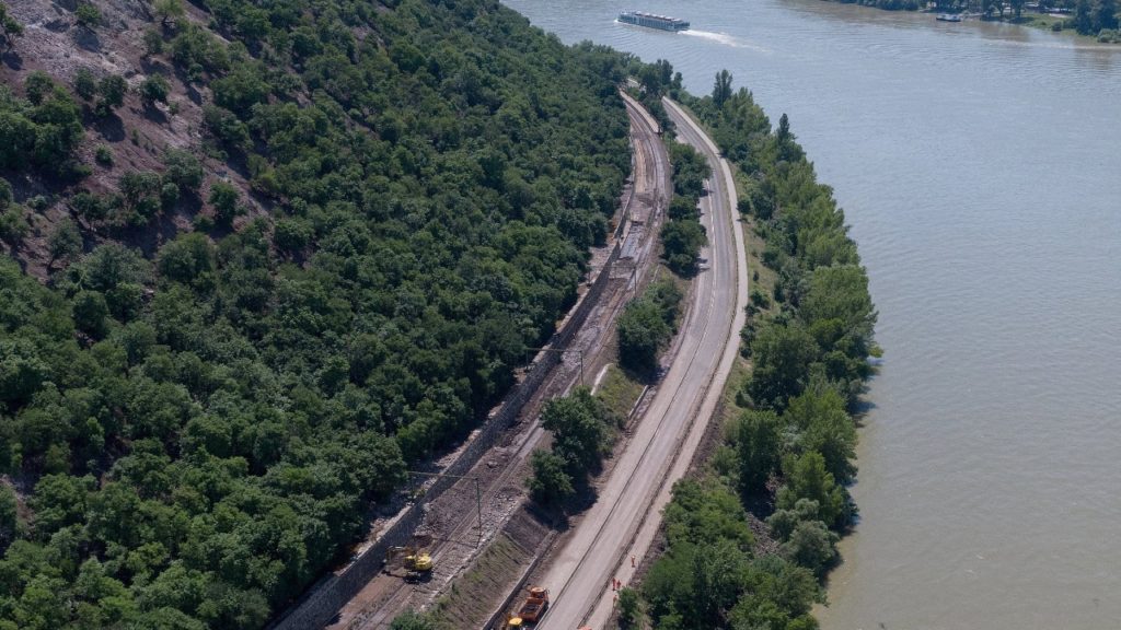 Keddtől újra korlátozás nélkül lehet vonattal közlekedni a Budapest-Vác-Szob vonalon