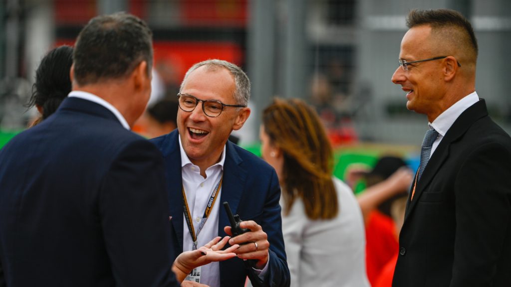 Szijjártó Péter külgazdasági és külügyminiszer és Stefano Domenicali, a Ferrari volt csapatfőnöke a Forma-1-es Magyar Nagydíjon