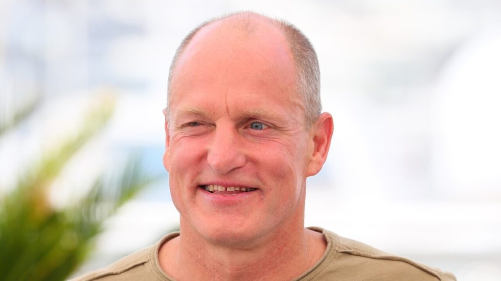 Imádják a netezők a babát, aki Woody Harrelson kiköpött mása