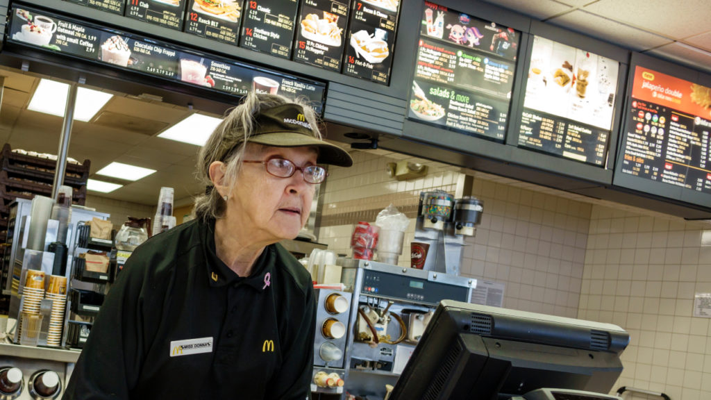 Az idősebbek körében toboroz dolgozókat a McDonald’s