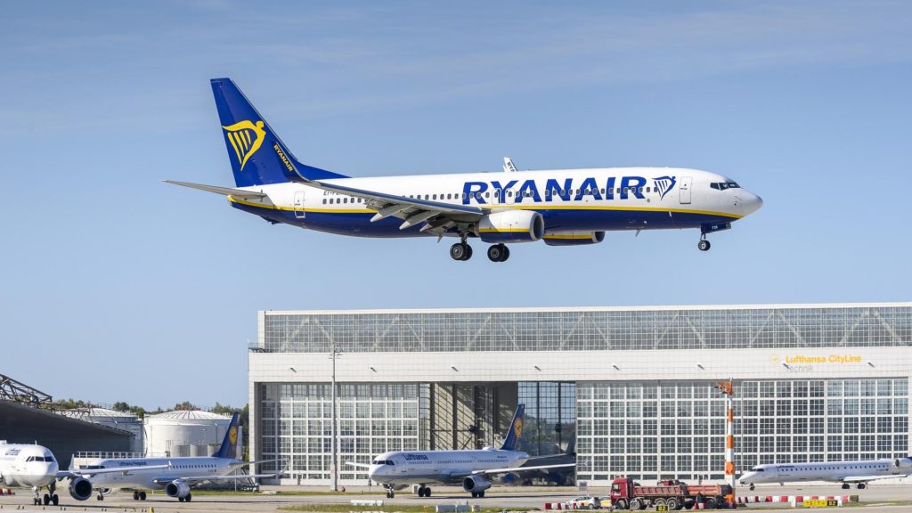 Válasz a repülőjegyadóra: Megszünteti 8 budapesti útvonalát a Ryanair