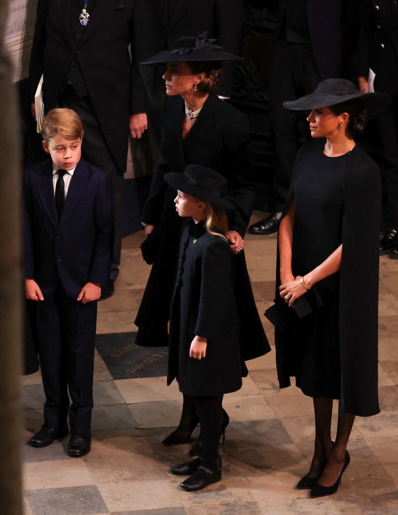 SArolta és GYörgy herceg II. Erzsébet temetésén