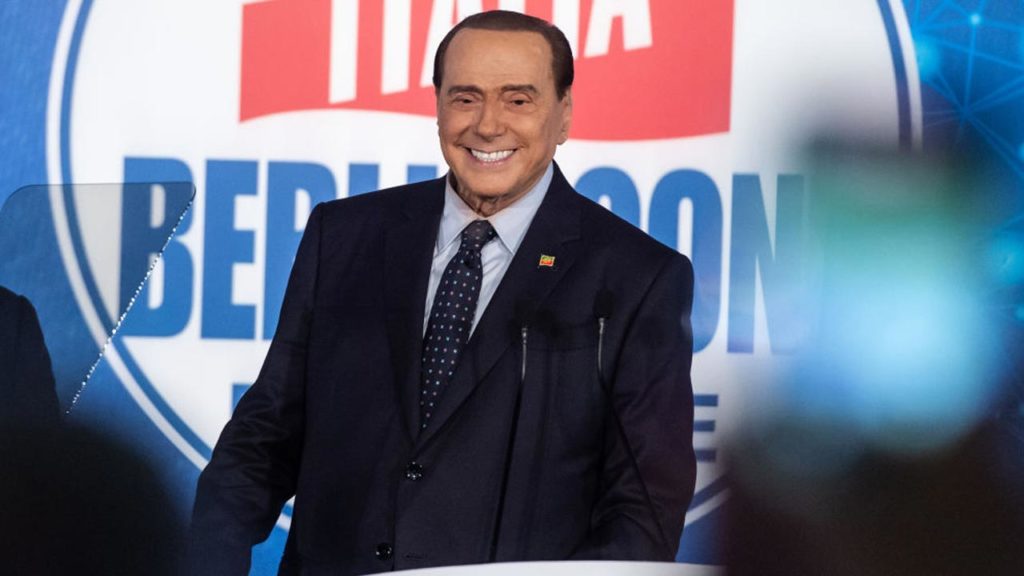 Berobbant a TikTokra a 85 éves Silvio Berlusconi