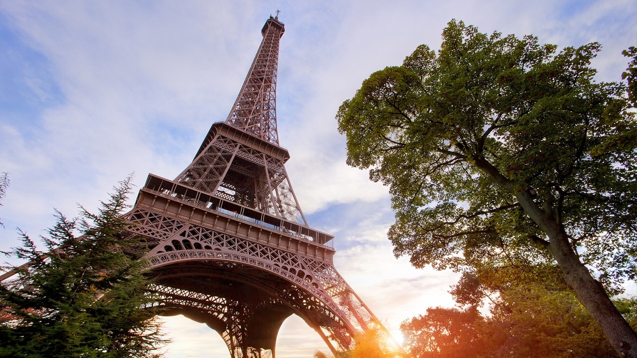 Eiffel-torony fényei kialszanak