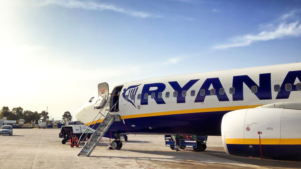 Ryanair gép a földön.