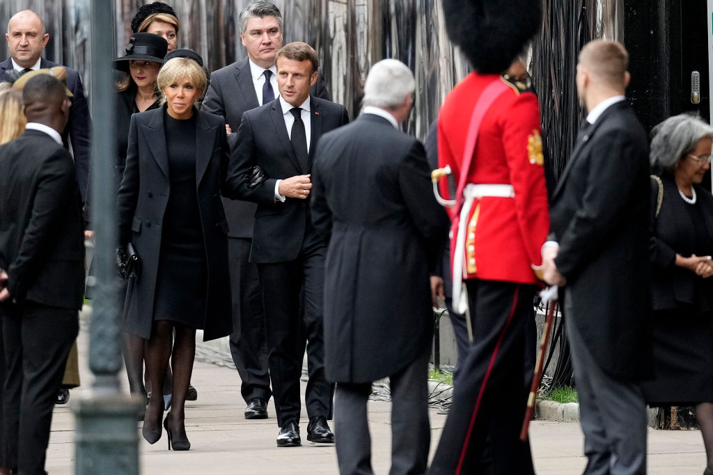 Emmanuel Macron és Brigitte Macron, II. Erzsébet temetésén