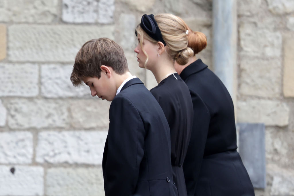 II. Erzsébet unokái a temetésen