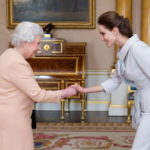 Angelina Jolie és II. Erzsébet