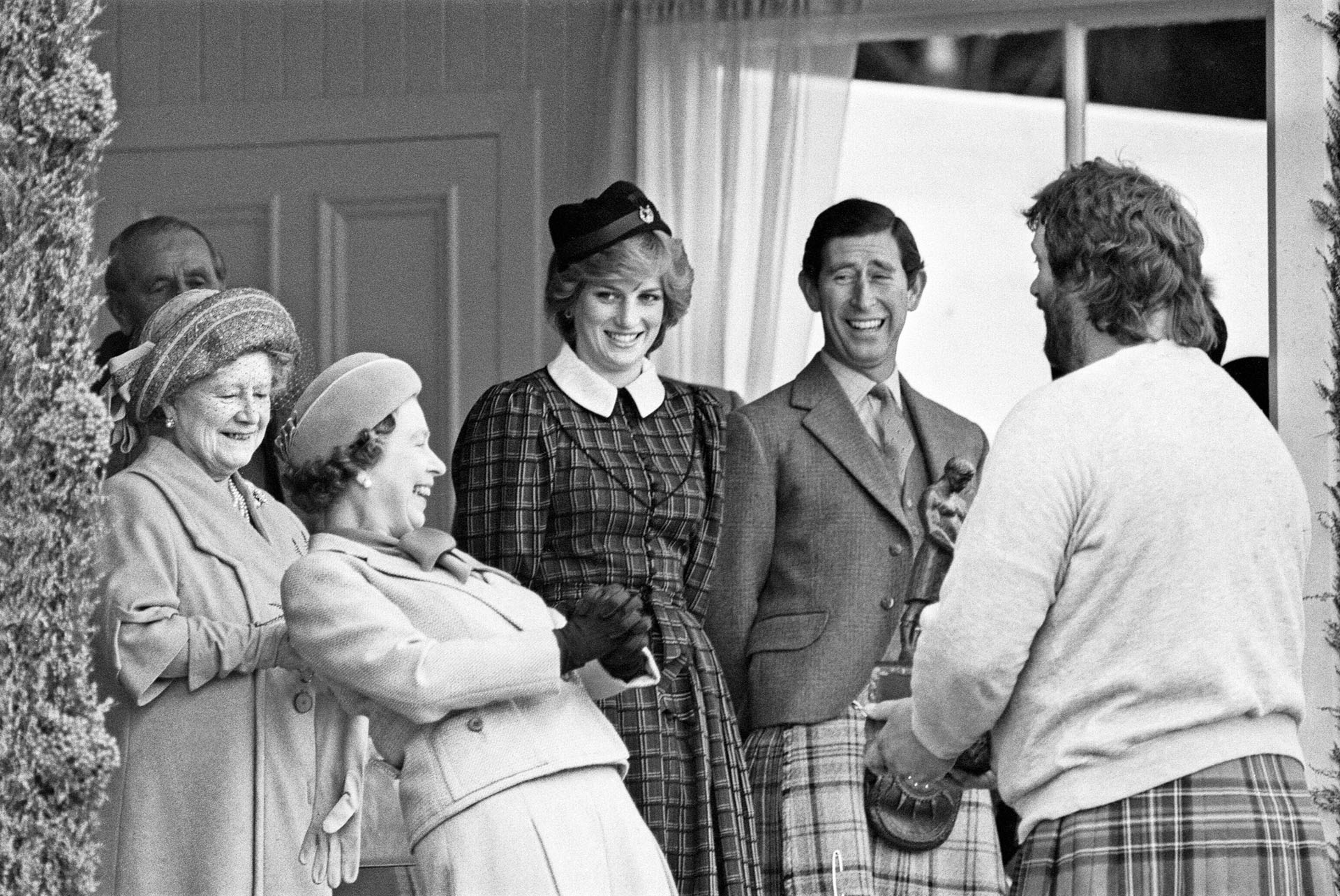 The Royal family share a joke with Geoff Capes as they attend the Braemar Highland Games in Scotland. Left to right are: The Queen Mother, Queen Elizabeth II, Princess Diana, Prince Charles and Geoff Capes. 4th September 1982. (Photo by Kent Gavin/Mirrorpix/Getty Images)