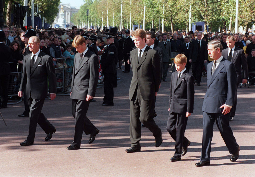 Harry, Vilmos, Károly, Fülöp Diana temetésén
