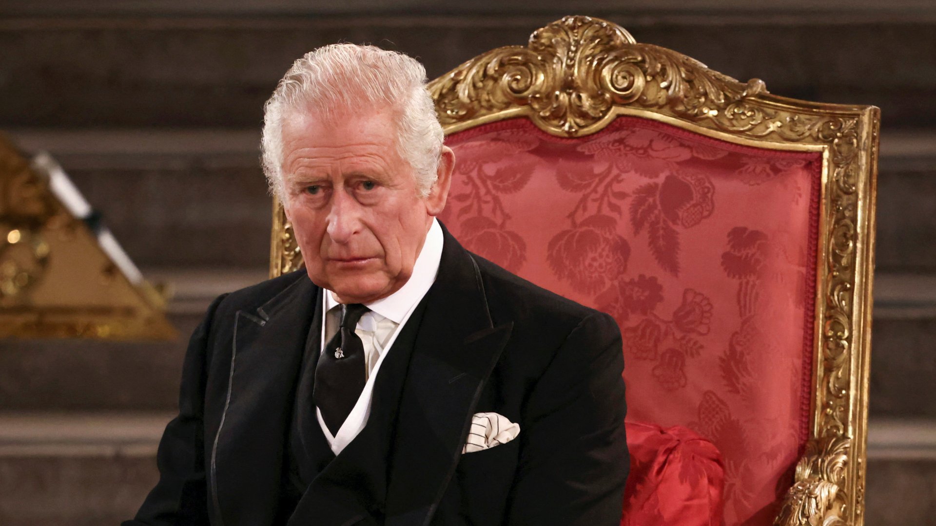 III. Károly brit király a kétkamarás brit törvényhozás közös részvétnyilvánító megemlékezésén a parlament londoni épületében, a Westminster-palotában 2022. szeptember 12-én