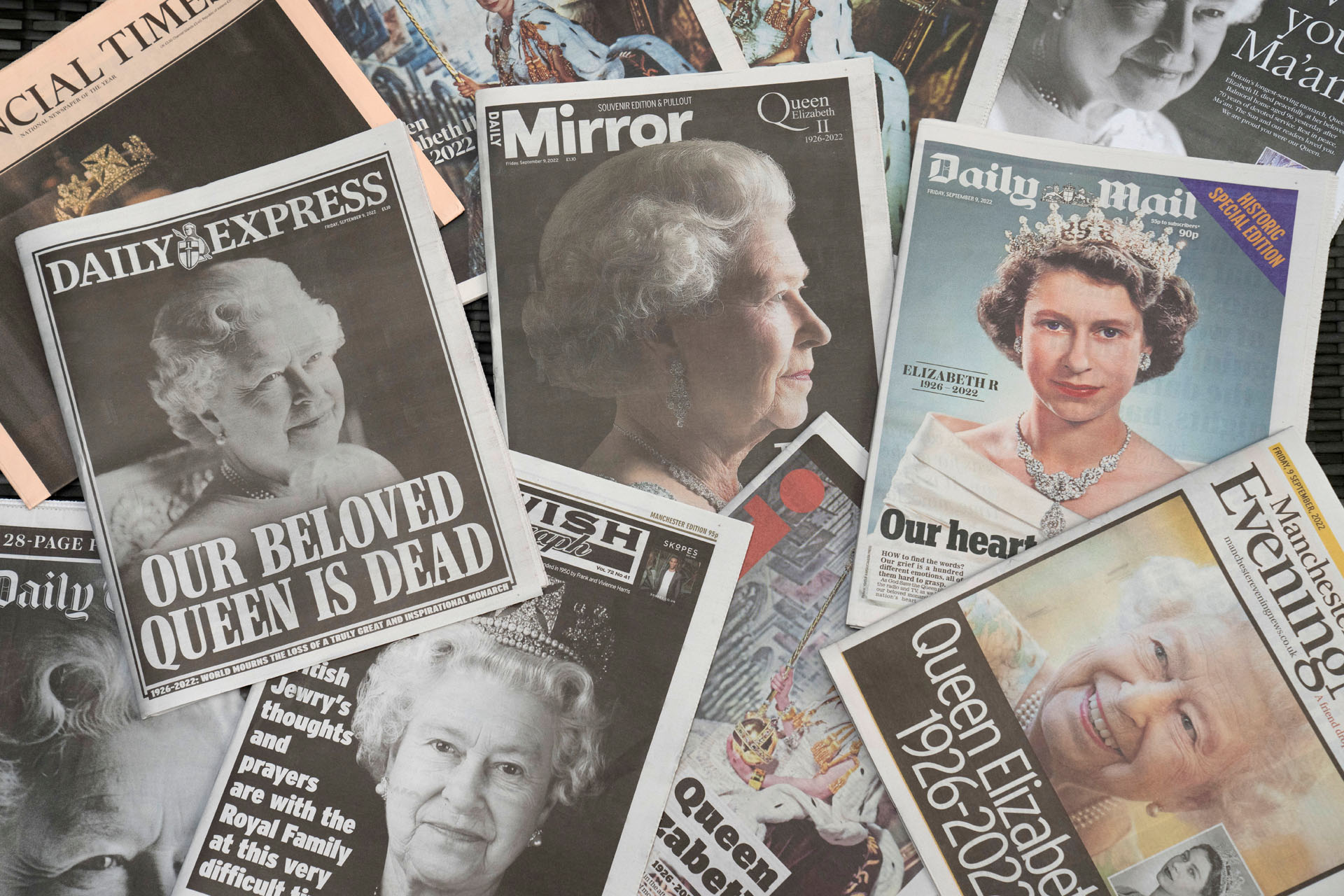 II. Erzsébet királynő halála gyászoló britek gyász
