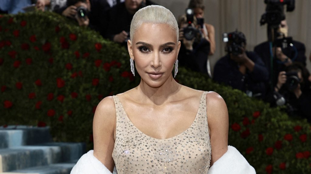 Nyolc év után újra címlapra került Kim Kardashian ikonikus feneke