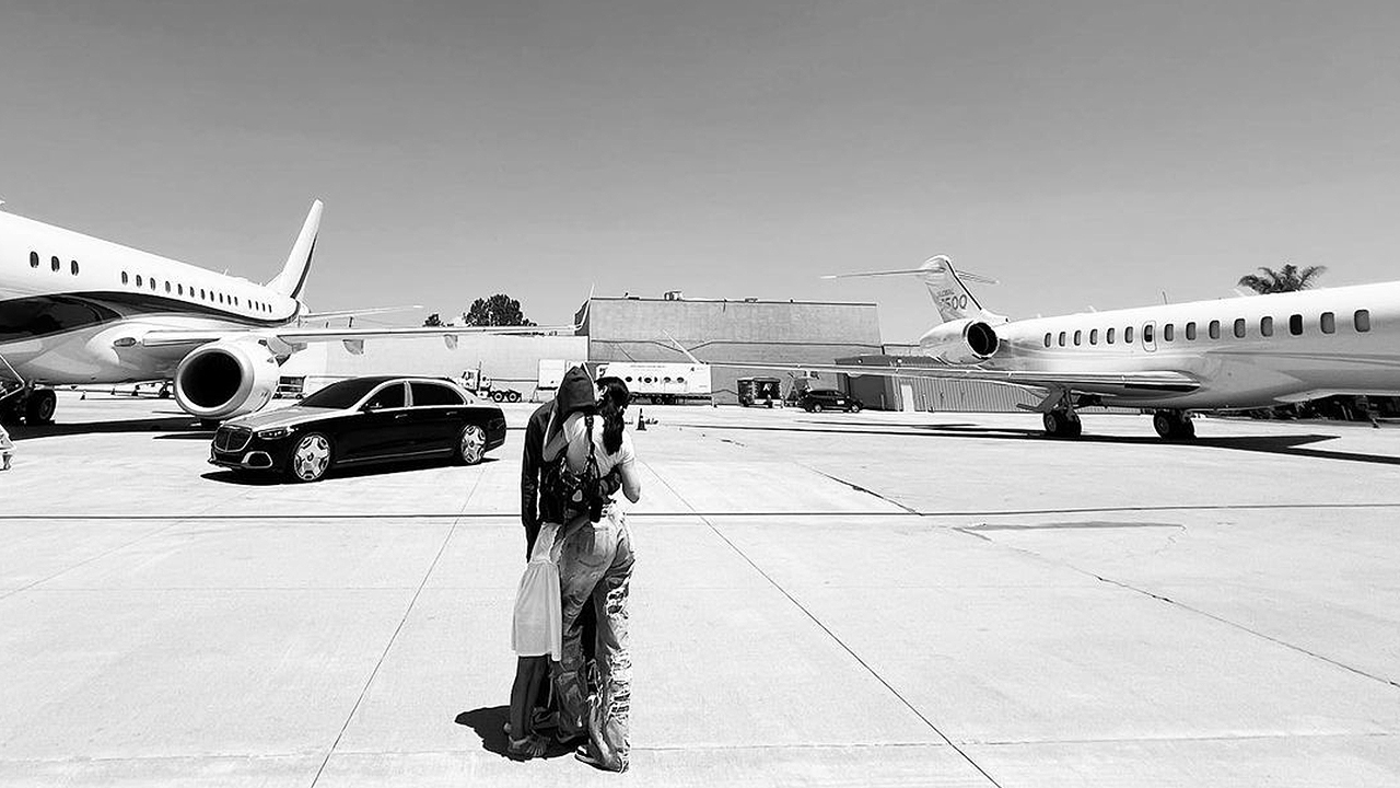 Kylie Jenner és Travis Scott magánrepülőgépeik társaságában