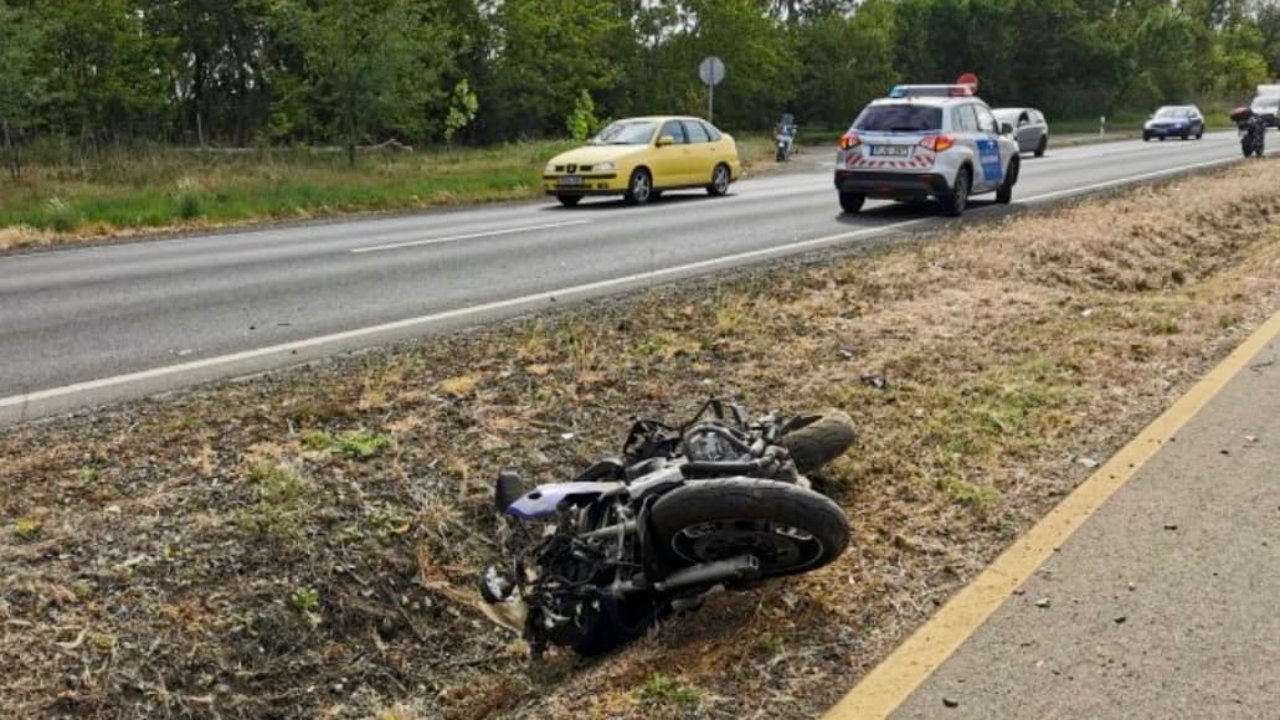 Motor az út szélén egy baleset után