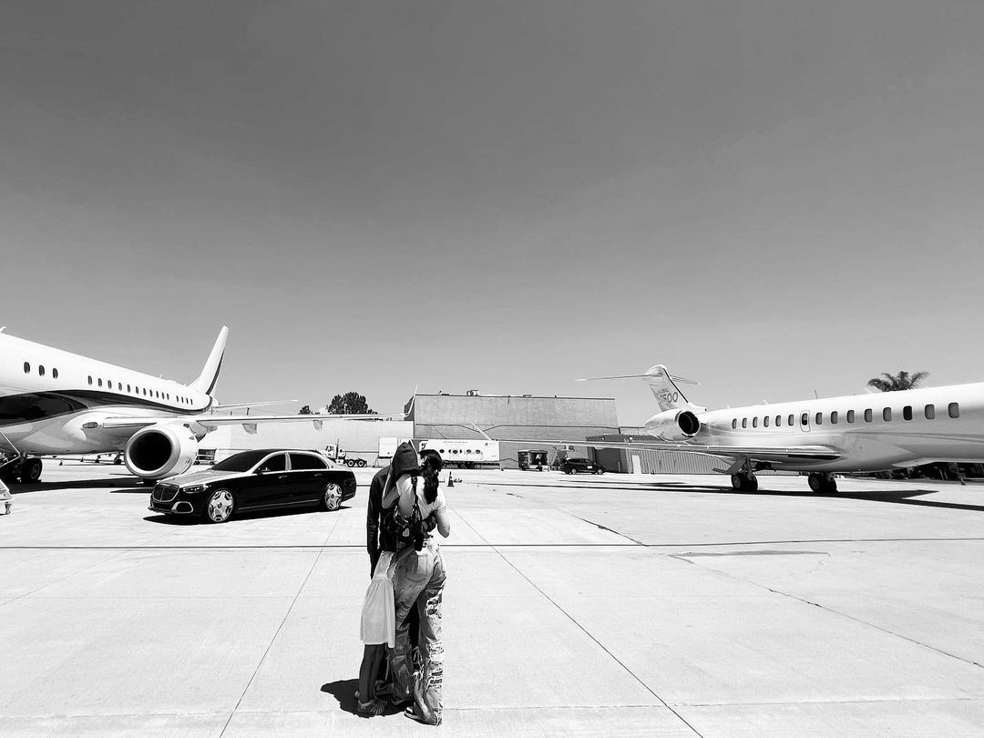 Kylie Jenner és Travis Scott magánrepülőgépeik társaságában