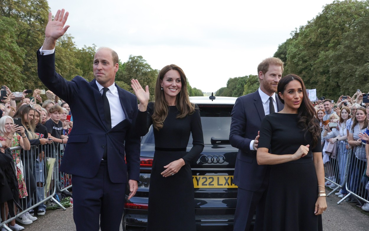 Vilmos herceg, Meghan Markle, Katalin hercegné, Harry herceg Windsorban feketében