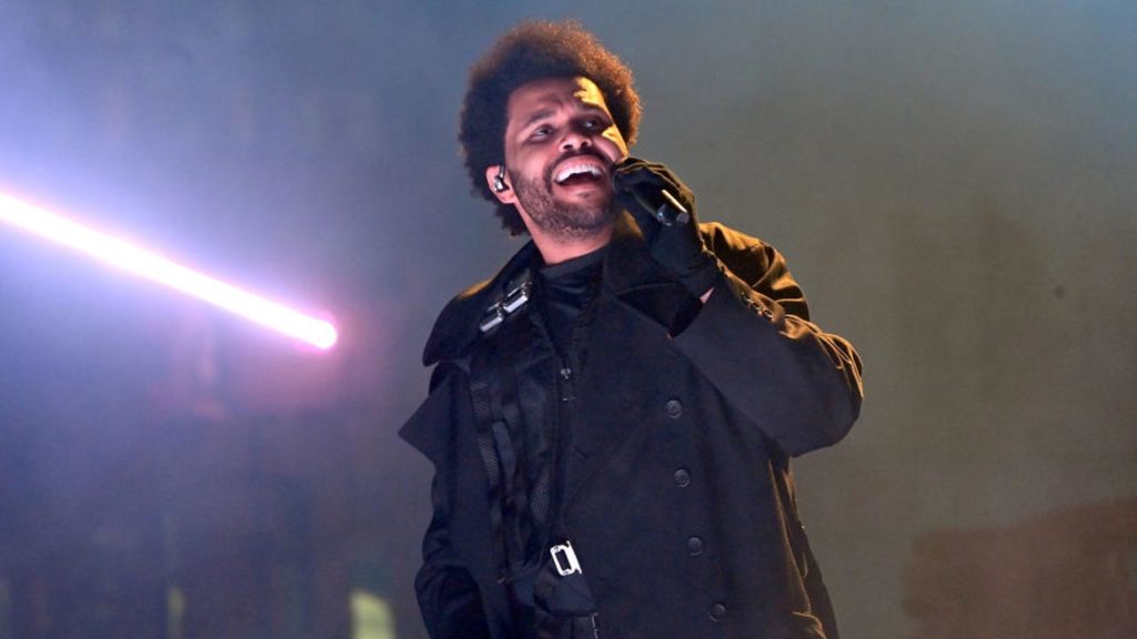 Félbehagyta koncertjét The Weeknd, mert elment a hangja