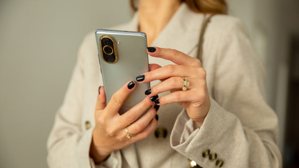 ¡Selfies distintivos con un nuevo dispositivo elegante!  - ¡Así es el nuevo teléfono móvil HUAWEI nova 10!