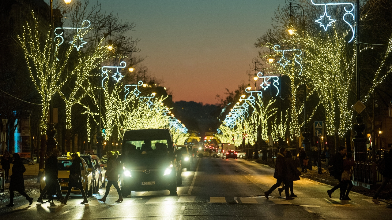 karácsonyi díszkivilágítás Budapesten