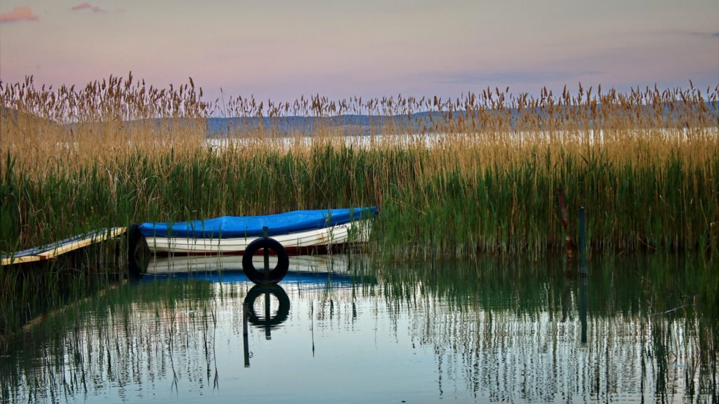 Túl sok hajó miatt panaszkodnak a Balatonon