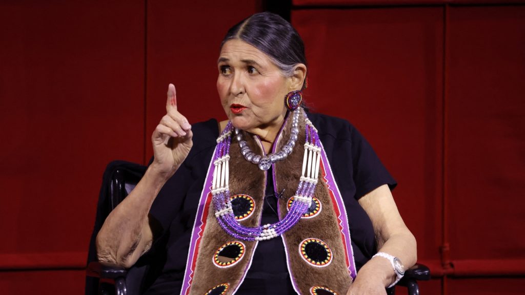 Elhunyt Sacheen Littlefeather, aki Marlon Brando nevében visszautasította az Oscar-díjat