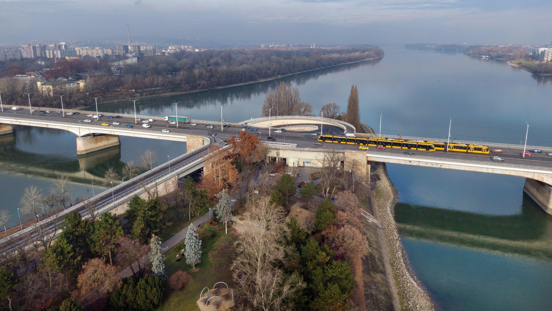 Az Árpád híd látképe a Margitszigettel 2020. december 23-án