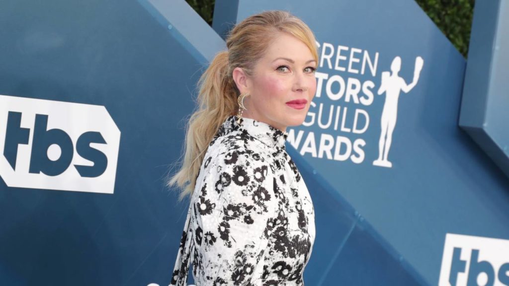 Christina Applegate felszedett 18 kilót és bottal jár