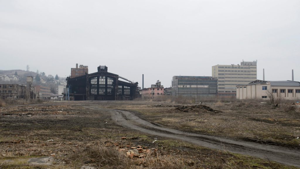 Az egykori Ózdi Kohászati Üzemek épületei az Ózdi Ipari Parkban 2014. február 27-én