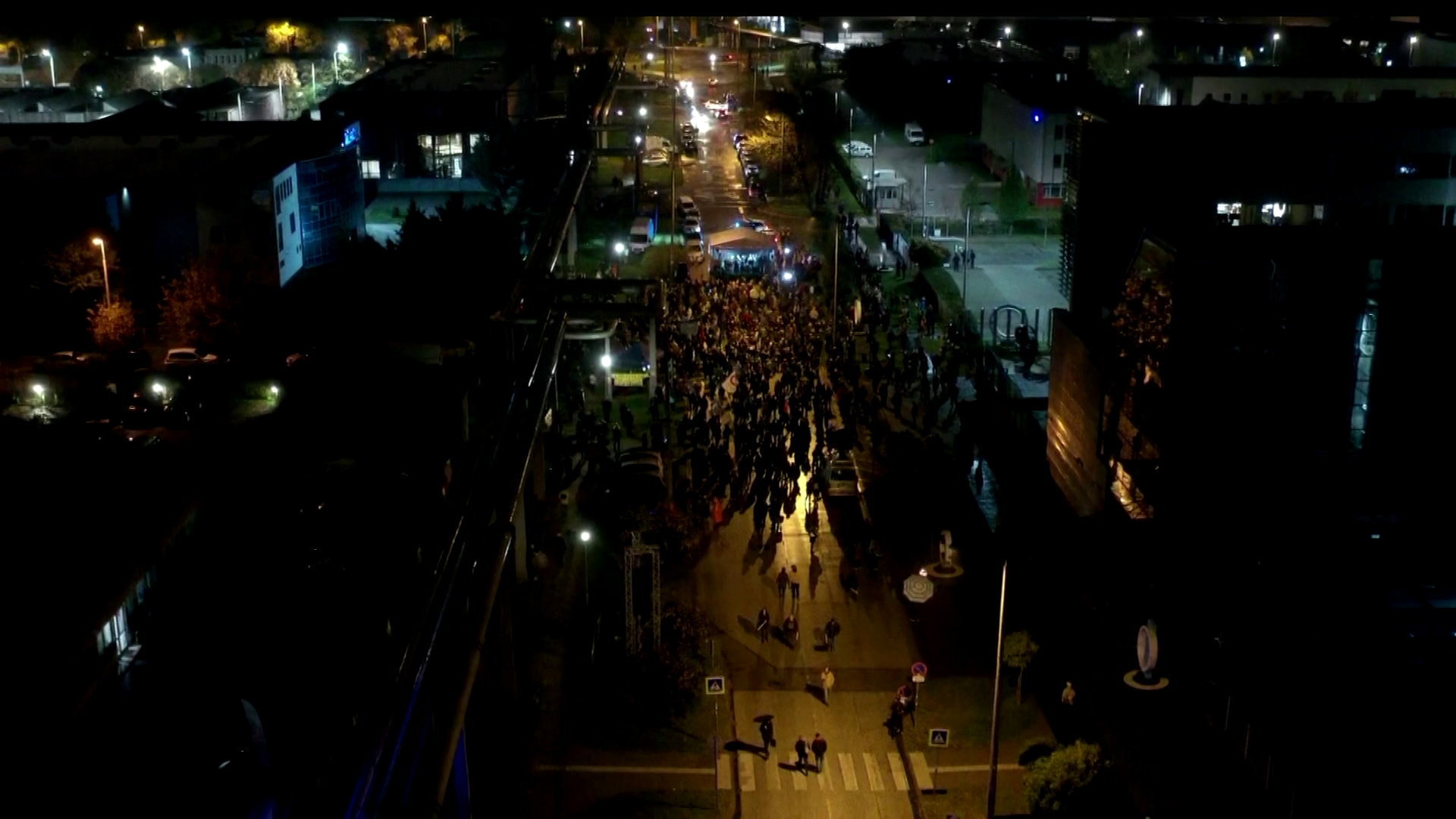 Videofelvételről készített kép a Hadházy Ákos független országgyűlési képviselő által meghirdetett tüntetésről