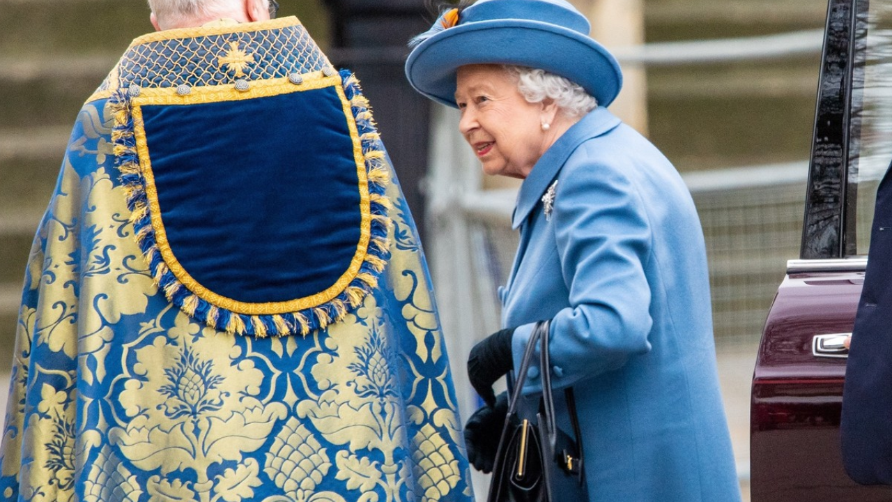 II. Erzsébet kék ruhában
