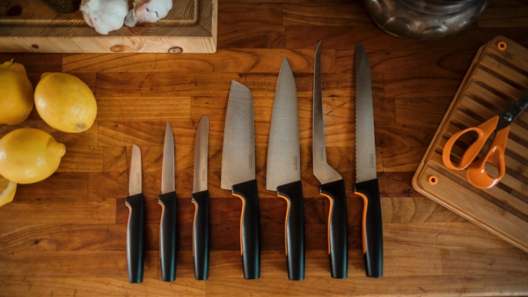 Egy jól felszerelt konyhába legalább ennyiféle kés kell (fotó: Fiskars)