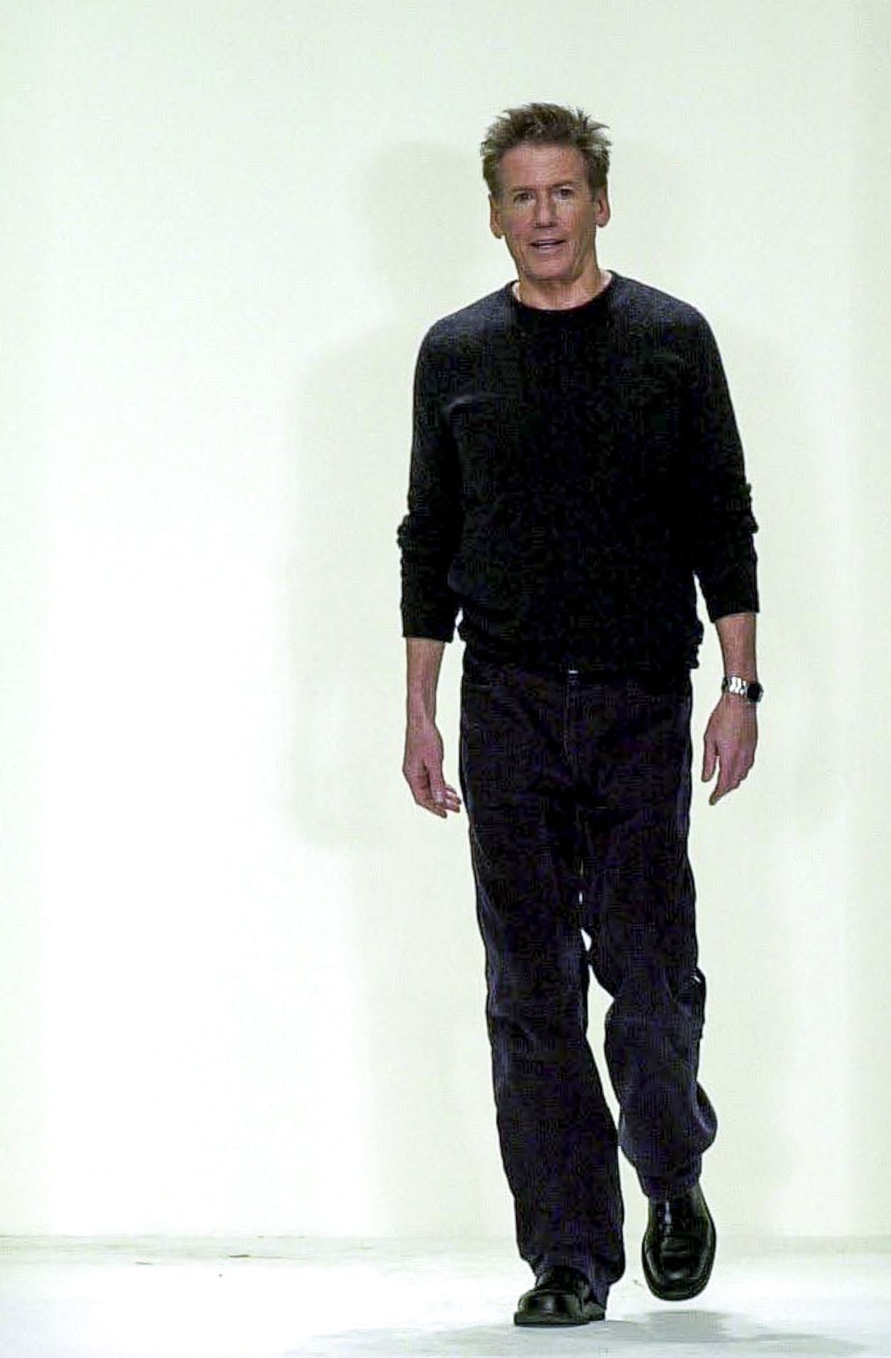 Calvin Klein 2001-ben, New York-i divatbemutatóján. 
