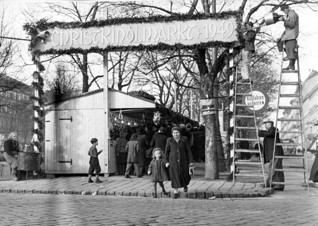 Az 1949-es bécsi karácsonyi vásár bejárata