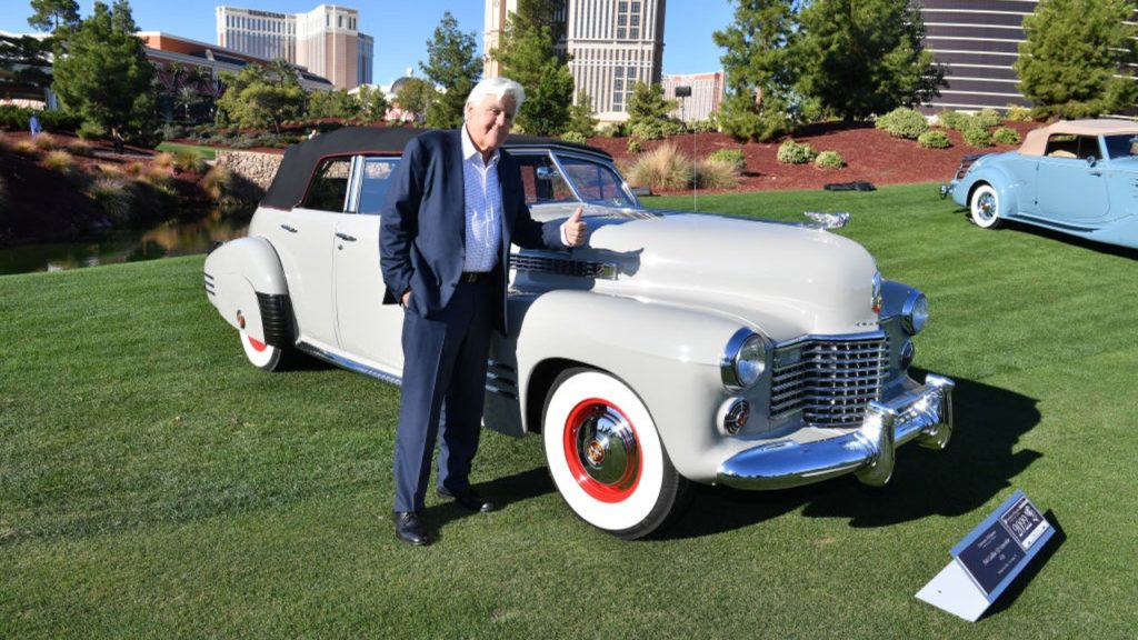 Súlyos égési sérülésekkel került kórházba Jay Leno, a híres műsorvezető és autógyűjtő