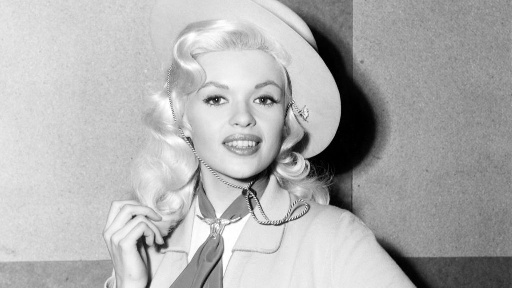 Elfeledett 59 éves videó, amikor a szexszimbólum, Jayne Mansfield Budapestre jött